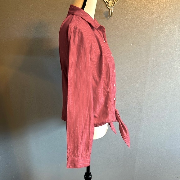 ANN TAYLOR STRIPED COLLAR SHIRT WITH TWIST TIE AT THE WAIST. SIZE 14. - Picture 3 of 5